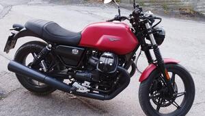 Moto Guzzi V7 Stone (2021 - 24) 