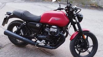 Moto Guzzi V7 Stone (2021 - 24) usata