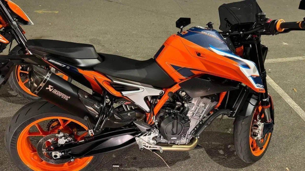 KTM 890 Duke R (2021 - 23)  (2)
