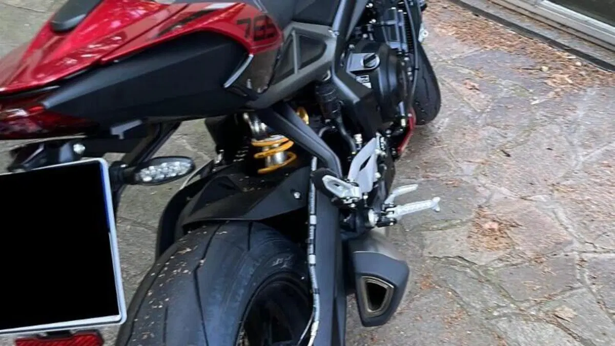 Triumph Street Triple 765 RS (2023 - 26)  (2)