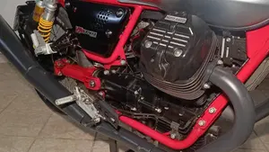 Moto Guzzi V7 III Racer (2017 - 20)  (4)