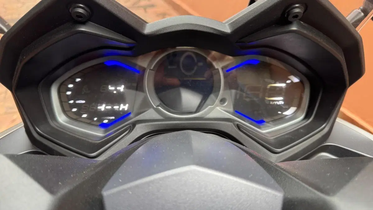Kymco AK 550 Premium (2023 - 25)  (9)