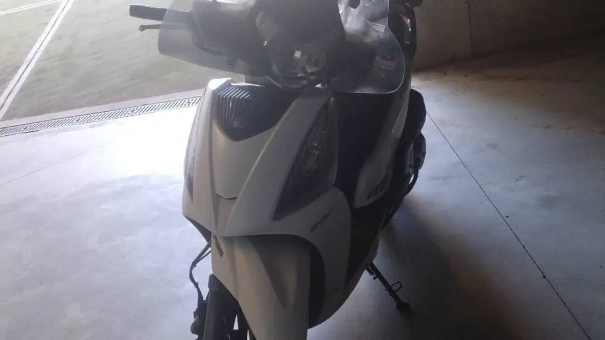 Kymco People 300i GT ABS (2016 - 20)  (2)