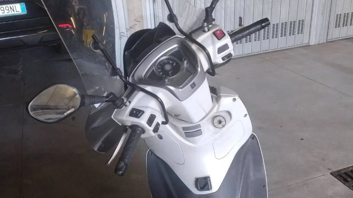 Kymco People 300i GT ABS (2016 - 20)  (4)