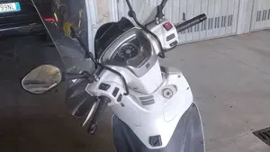 Kymco People 300i GT ABS (2016 - 20)  (4)