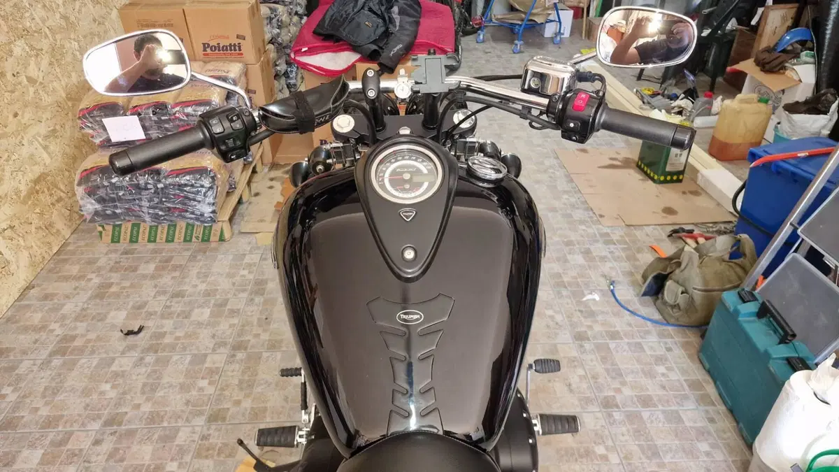 Triumph Thunderbird Storm 1700 (2010 - 16)  (5)