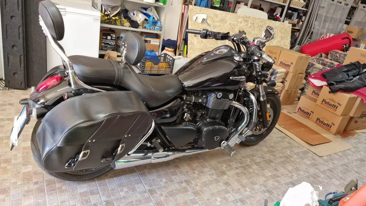 Triumph Thunderbird Storm 1700 (2010 - 16)  (6)