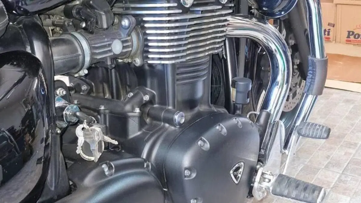Triumph Thunderbird Storm 1700 (2010 - 16)  (9)