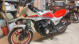 Kawasaki GPZ 750 