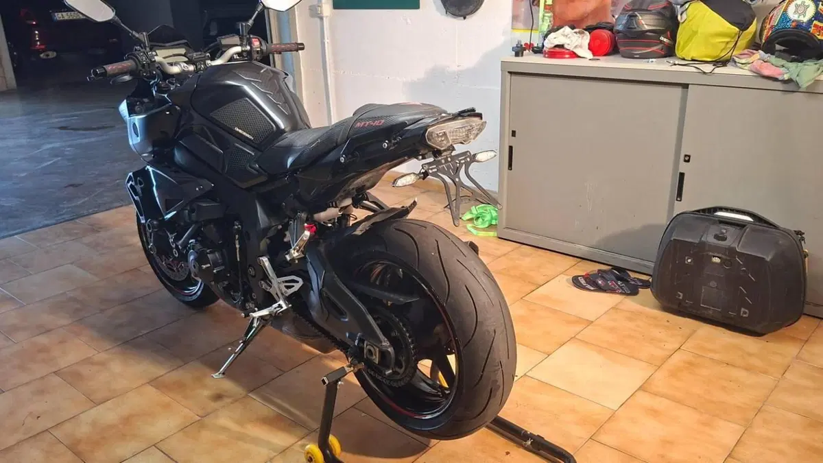 Yamaha MT-10 (2017 - 20)  (2)
