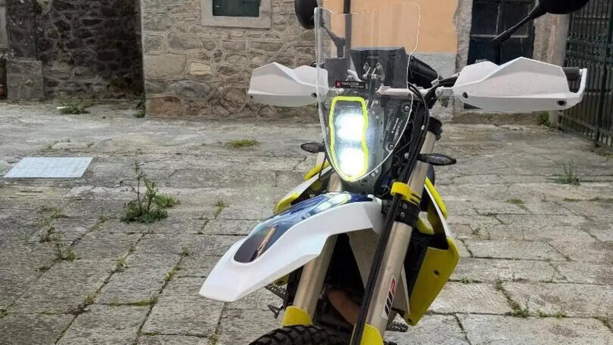 Husqvarna 701 Enduro (2021)  (2)