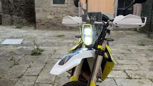 Husqvarna 701 Enduro (2021)  (2)