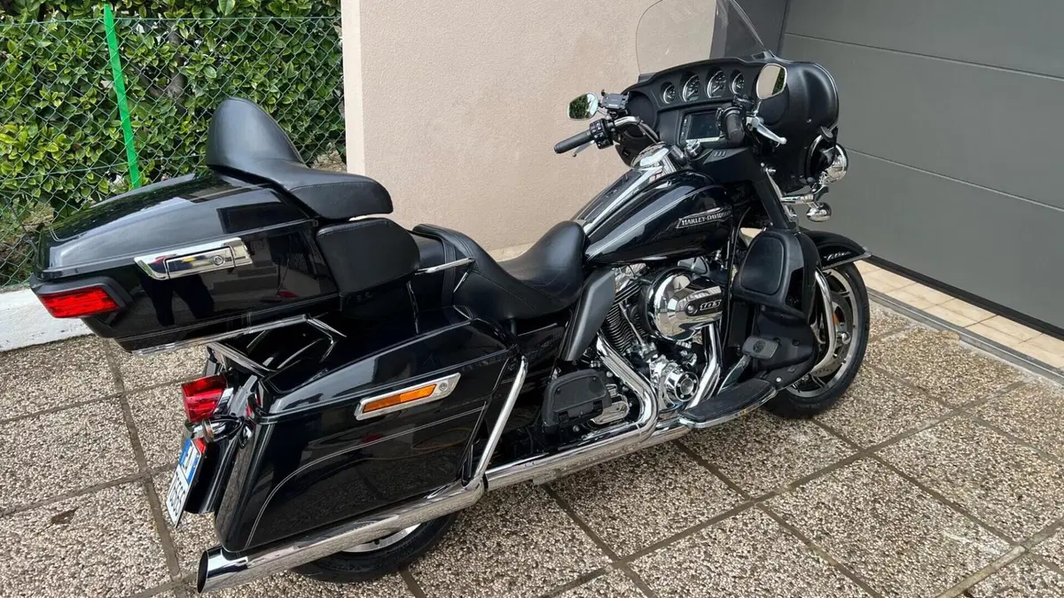 Harley-Davidson 1690 Electra Glide Ultra Classic (2014 - 16) - FLHTCU  (2)