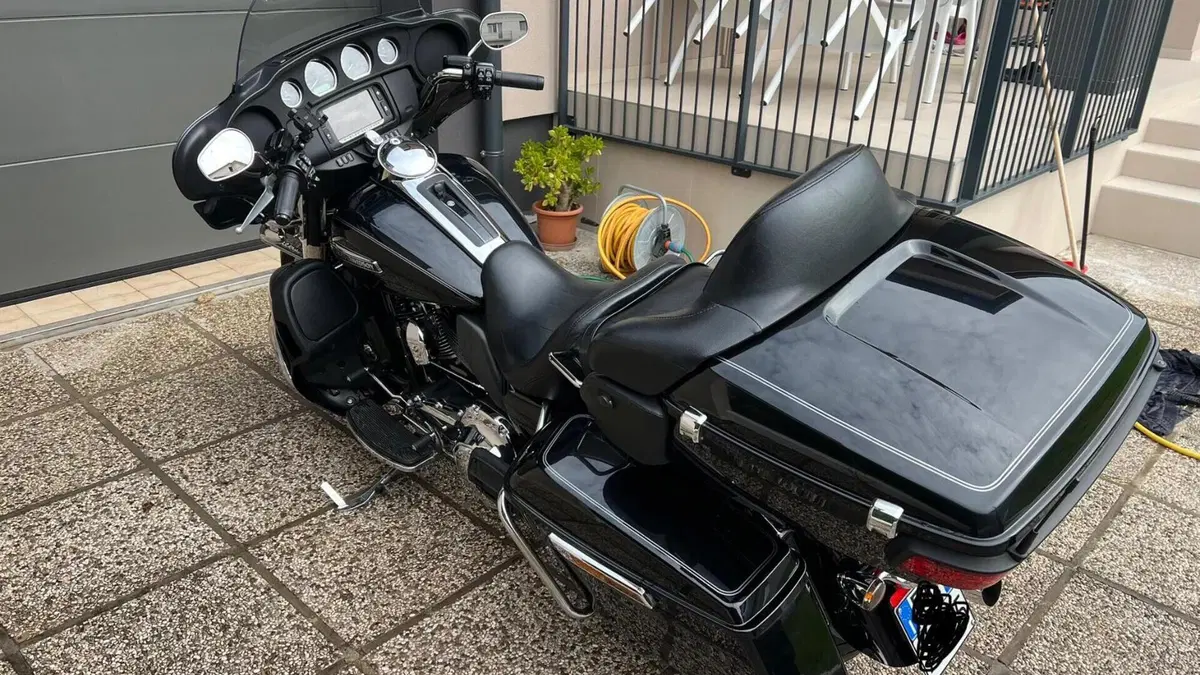 Harley-Davidson 1690 Electra Glide Ultra Classic (2014 - 16) - FLHTCU  (3)
