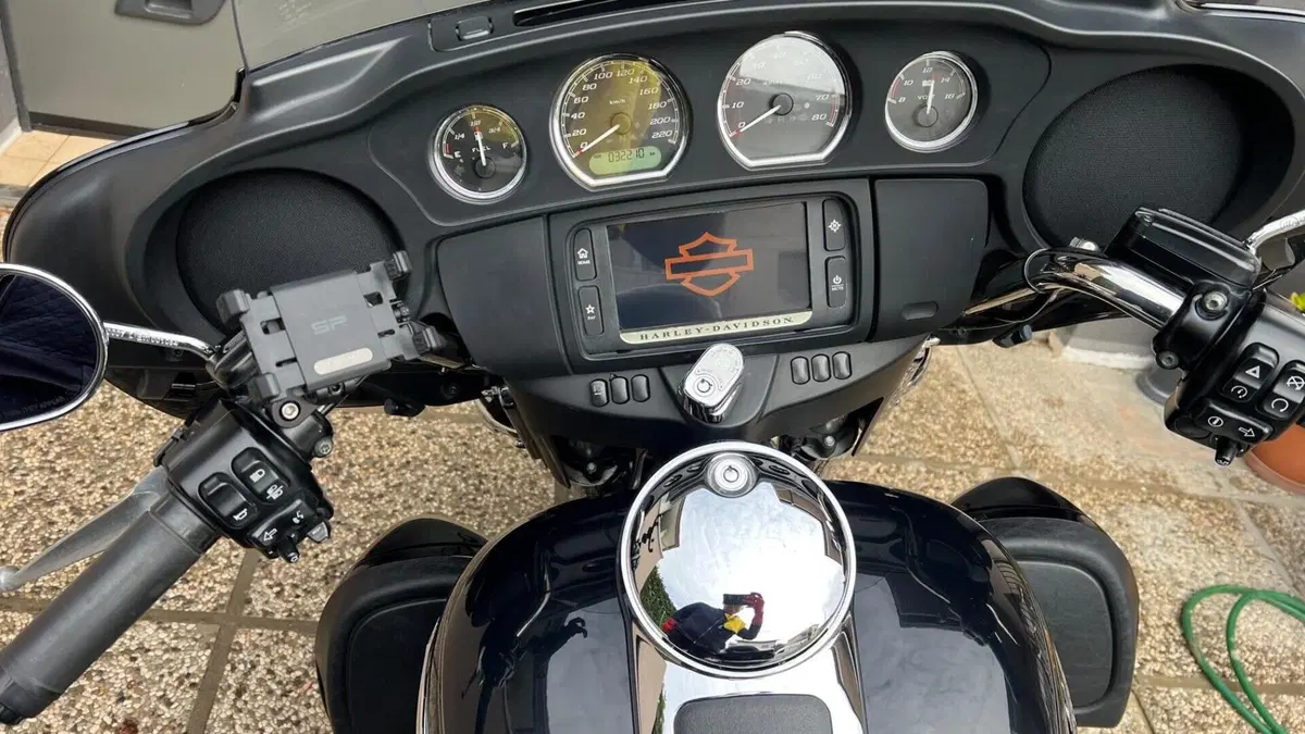 Harley-Davidson 1690 Electra Glide Ultra Classic (2014 - 16) - FLHTCU  (5)