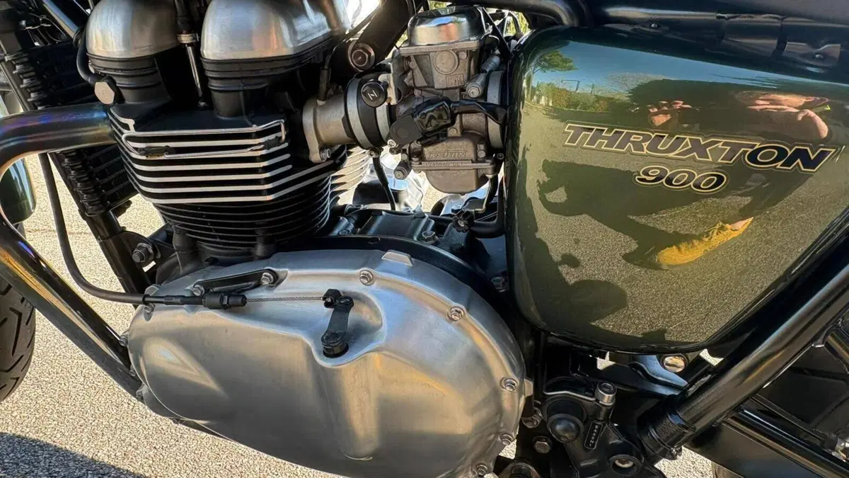 Triumph Thruxton 900 (2004 - 15)  (5)