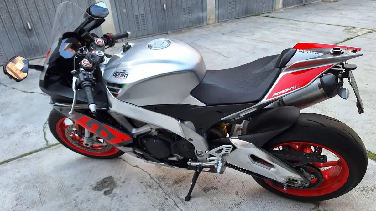 Aprilia RSV4 RR (2017 - 18)  (2)