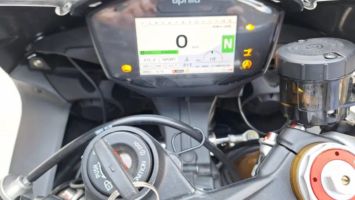 Aprilia RSV4 RR (2017 - 18)  (3)