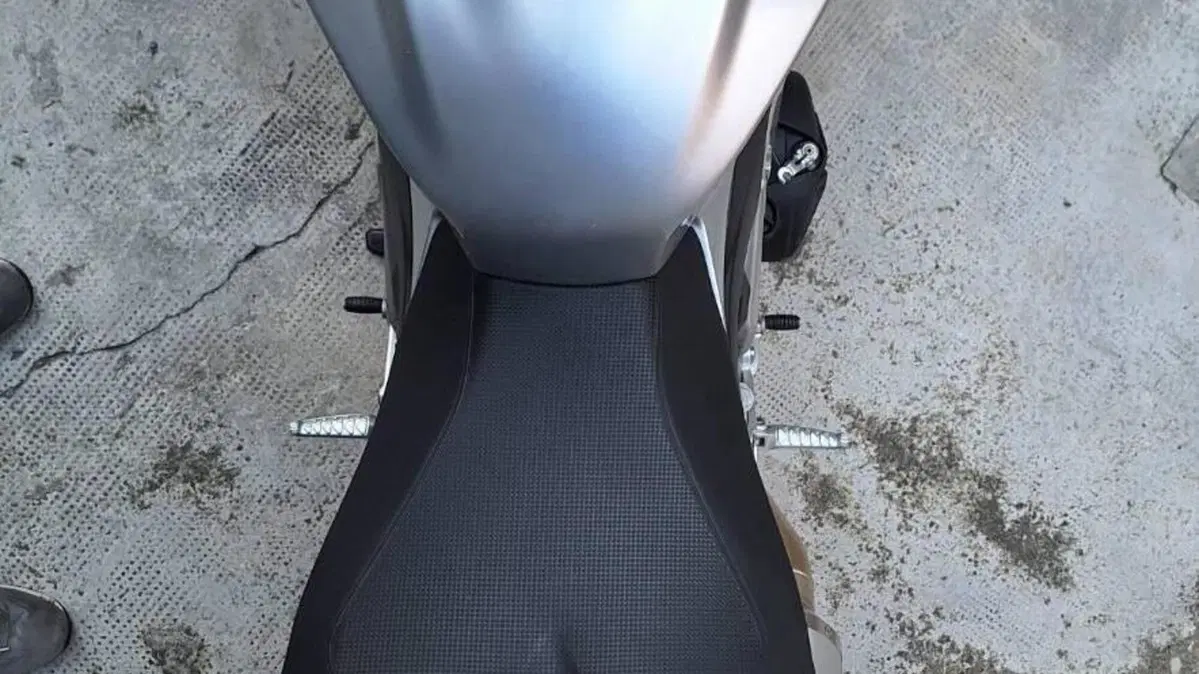 Aprilia RSV4 RR (2017 - 18)  (6)