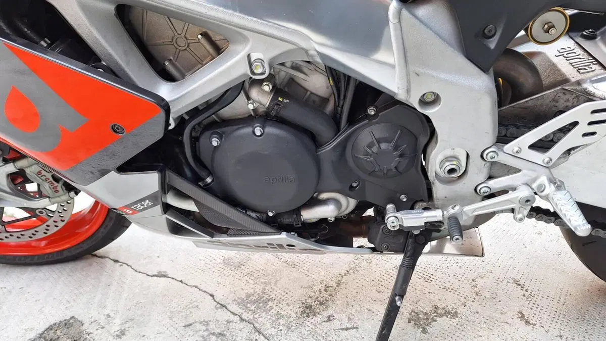 Aprilia RSV4 RR (2017 - 18)  (7)