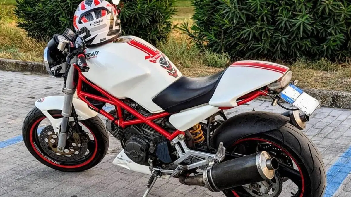 Ducati Monster 600 Dark (1998 - 01) 