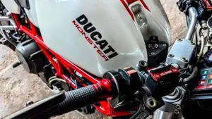 Ducati Monster 600 Dark (1998 - 01)  (2)