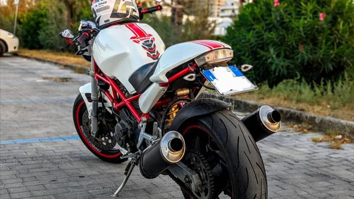 Ducati Monster 600 Dark (1998 - 01)  (5)