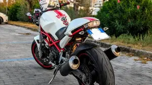 Ducati Monster 600 Dark (1998 - 01)  (5)