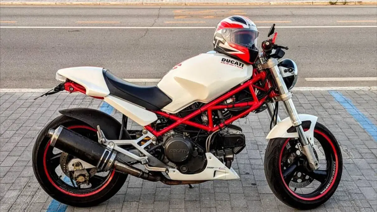 Ducati Monster 600 Dark (1998 - 01)  (6)