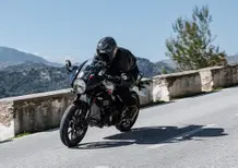 Triumph Thruxton 400 2026 TEST: solo café racer o anche sportiva? Pregi e difetti [VIDEO E GALLERY]