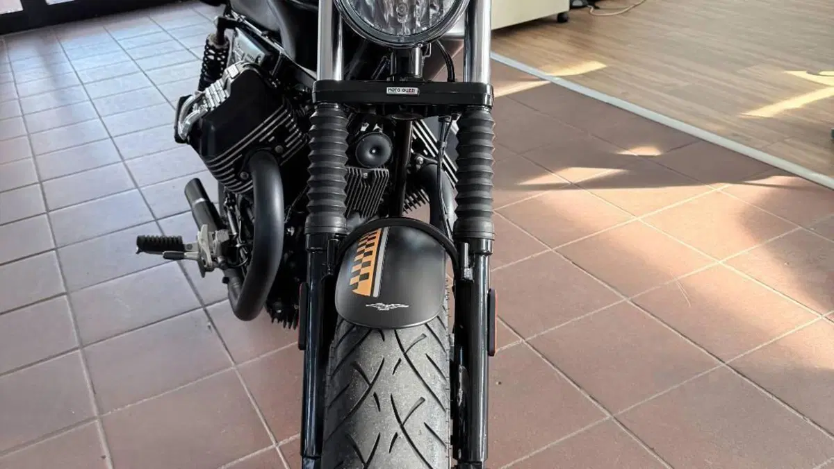 Moto Guzzi V9 Bobber (2016 - 18) 