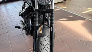 Moto Guzzi V9 Bobber (2016 - 18) 