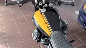 Moto Guzzi V9 Bobber (2016 - 18)  (5)