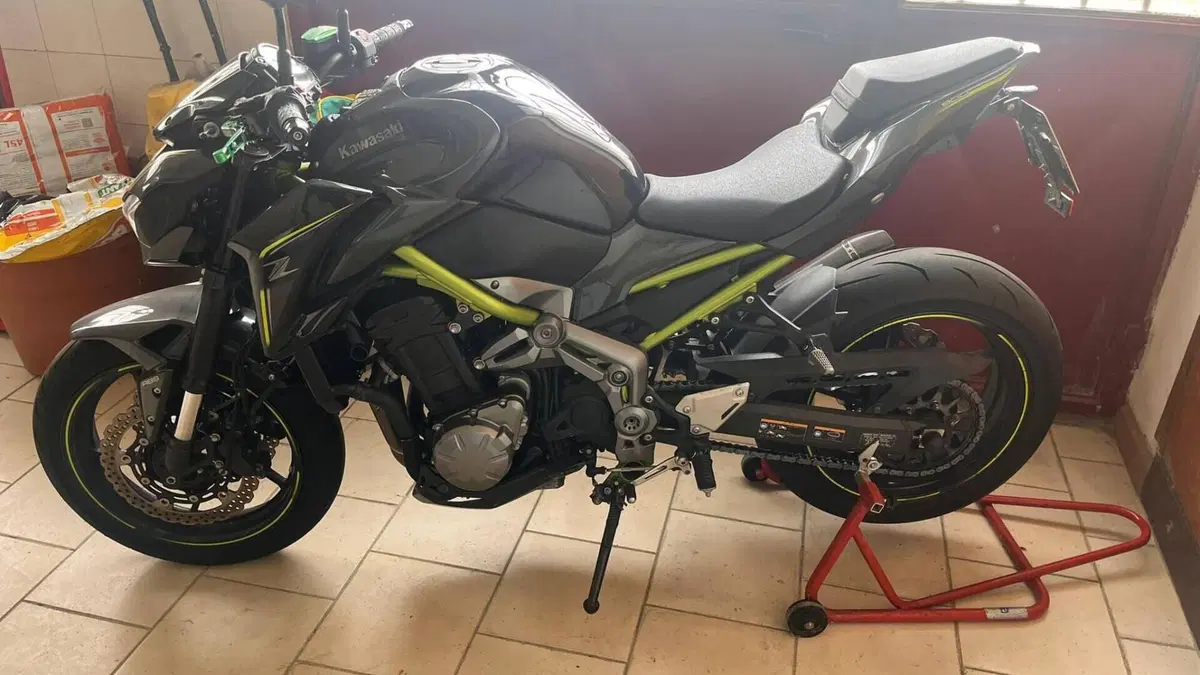 Kawasaki Z 900 (2017 - 18)  (2)