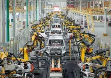BYD taglia 100.000 dipendenti ma fattura più di tutti: cosa sta succedendo al colosso cinese