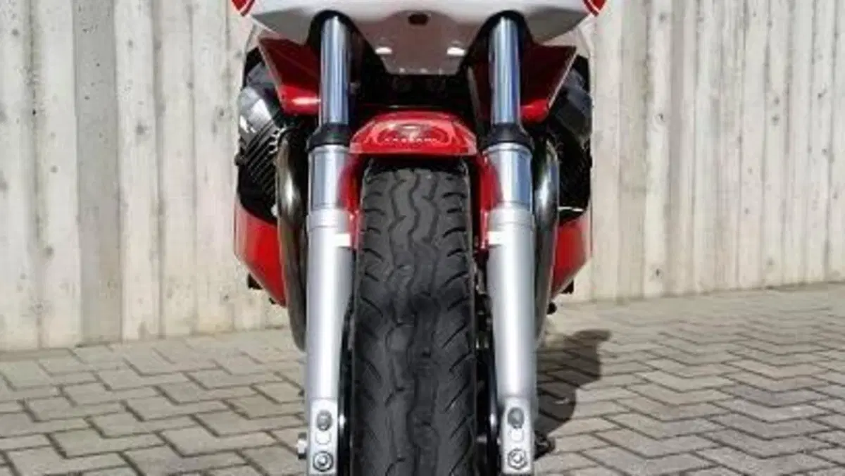 Moto Guzzi   (8)