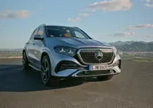 Mercedes GLE 2026: tutto quello che cambia nel SUV di lusso più venduto in Italia tra design da Classe S e addio al diesel plug-in (VIDEO)