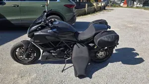 Ducati Diavel 1200 Carbon (2010 - 13)  (4)