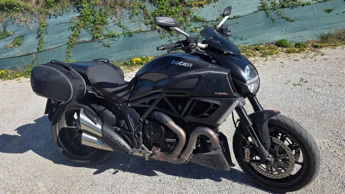 Ducati Diavel 1200 Carbon (2010 - 13)  (5)