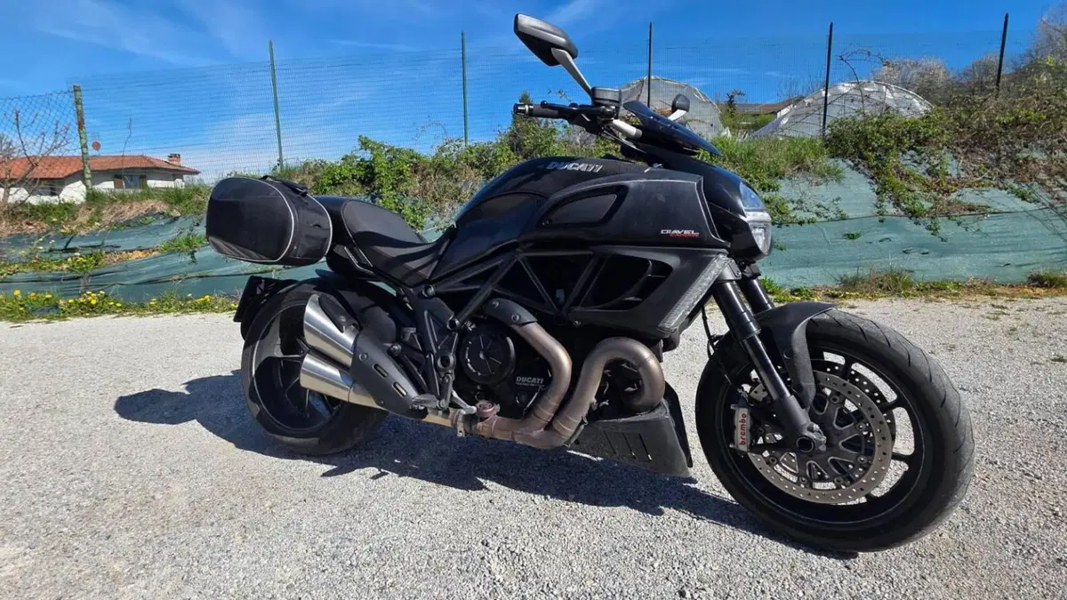 Ducati Diavel 1200 Carbon (2010 - 13)  (7)