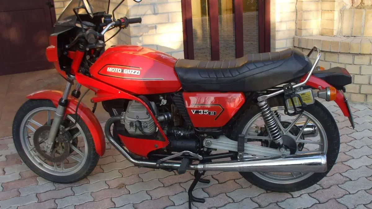 Moto Guzzi   (2)