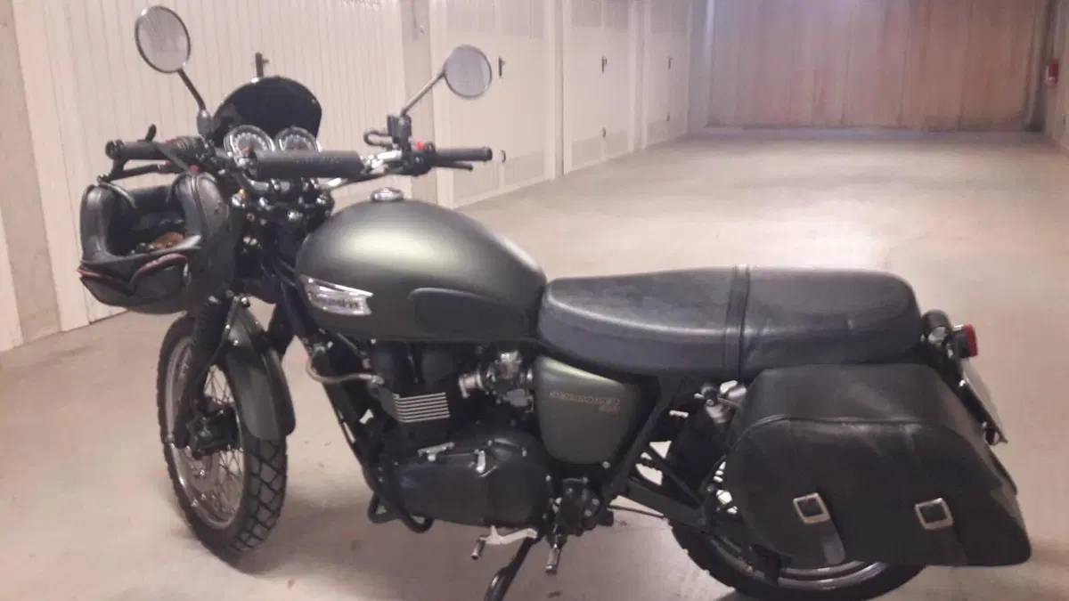 Triumph Scrambler (2006 - 17)  (2)