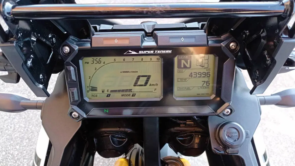 Yamaha XT1200ZE Super Ténéré (2013 - 14)  (12)