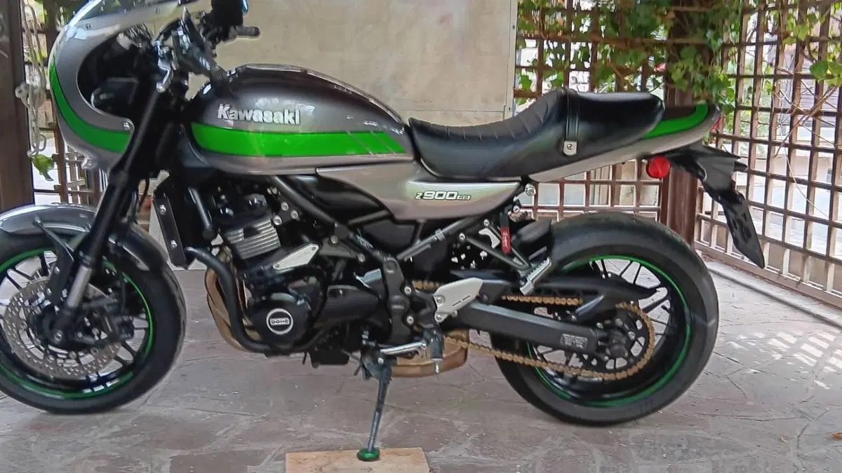 Kawasaki Z 900 RS Cafè Performance (2020 - 21)  (2)