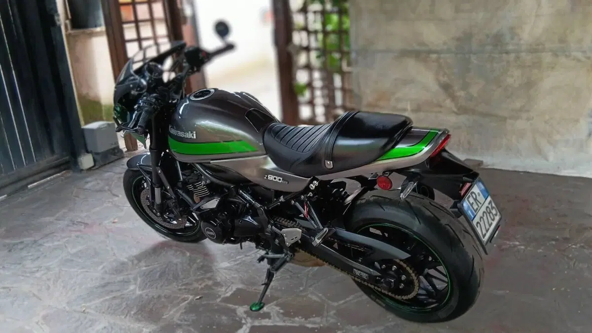Kawasaki Z 900 RS Cafè Performance (2020 - 21)  (6)