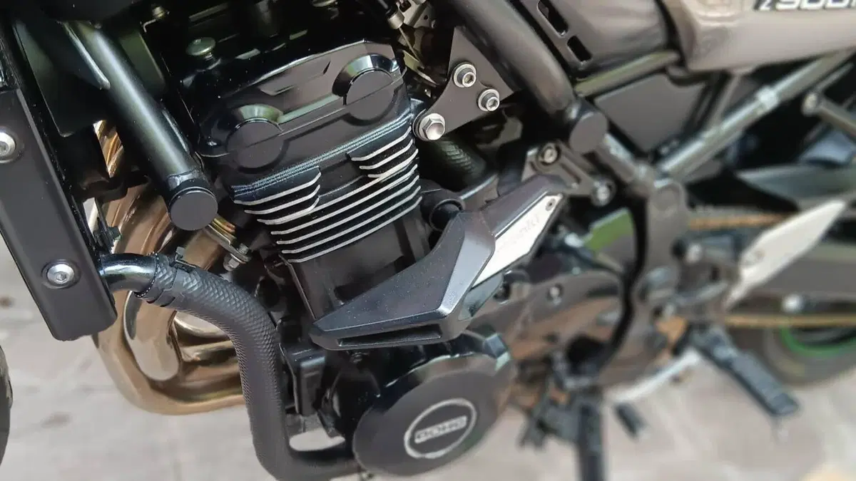 Kawasaki Z 900 RS Cafè Performance (2020 - 21)  (16)