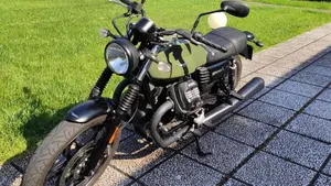 Moto Guzzi V7 III Stone (2017 - 20)  (2)