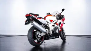 Yamaha YZF R6 (1999 - 00)  (2)