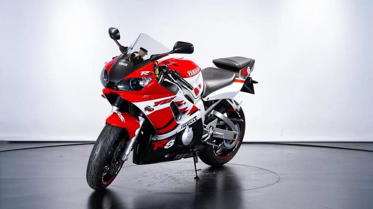 Yamaha YZF R6 (1999 - 00)  (6)