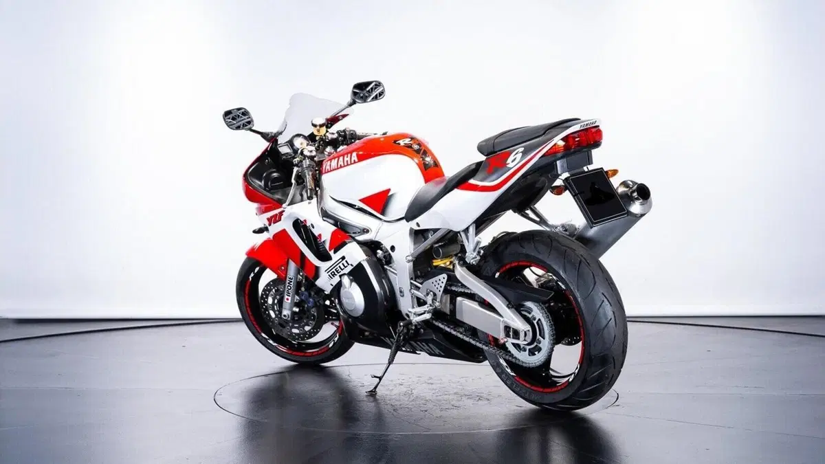 Yamaha YZF R6 (1999 - 00)  (8)